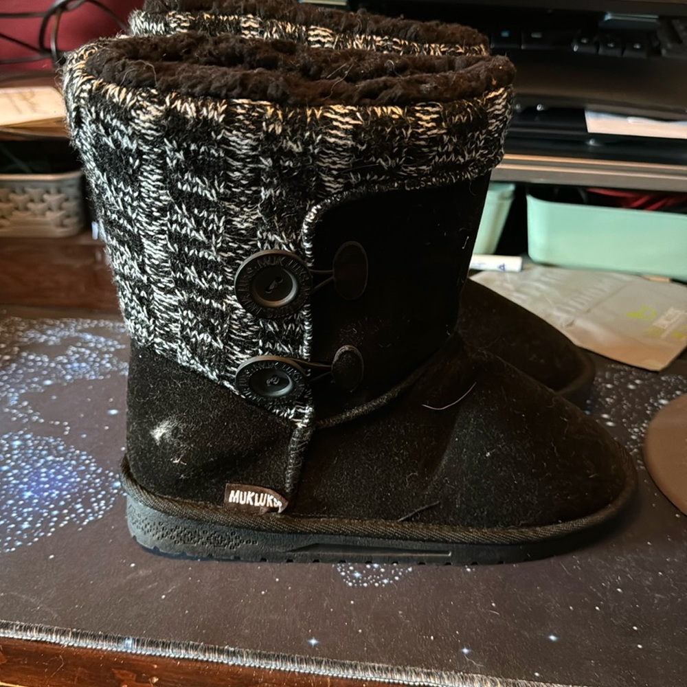 MukLuks never worn boots